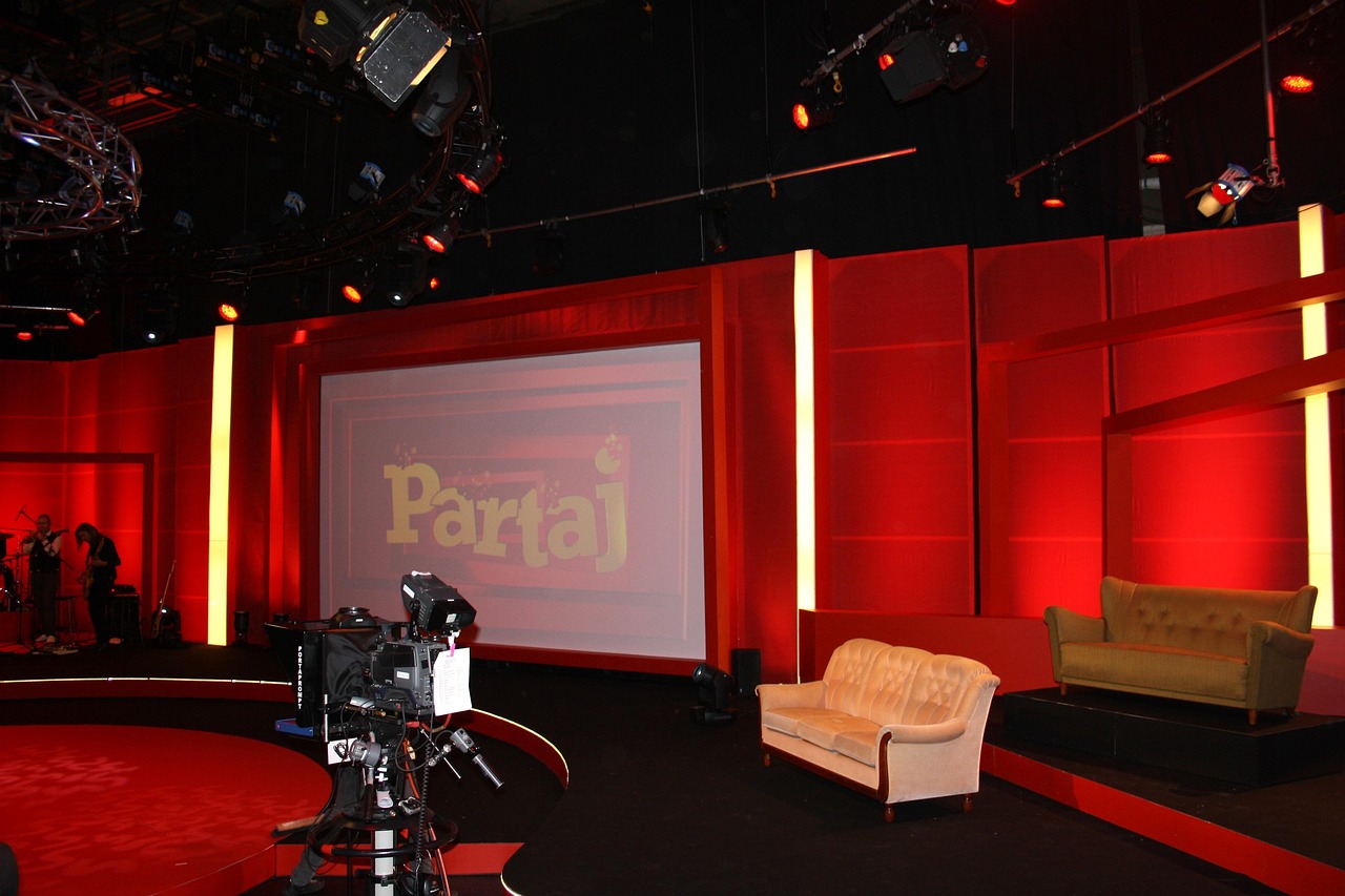 Featured image of post Comcast Spins Off NBCUniversal, Exiting the Media Business Entirely
