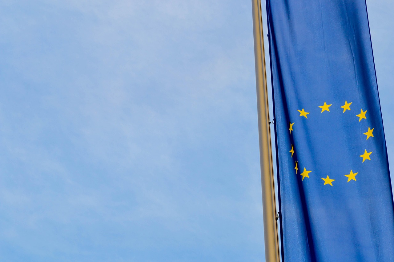 Featured image of post Google Outmaneuvers Apple as EU Orders Android Opened to Rival AI Assistants