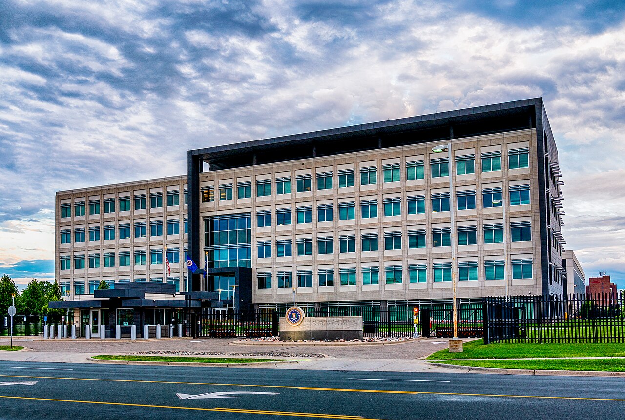 Featured image of post FBI Reportedly Halts Investigations Into ICE Assaults, Leaving Agency to Police Itself