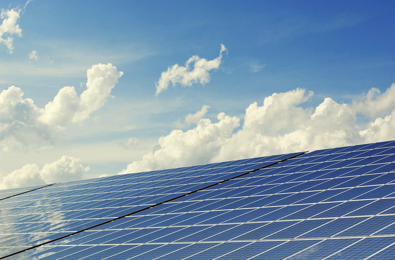 Featured image of post LONGi Shatters Solar Efficiency Record with 35.5% Perovskite-Silicon Tandem Cell