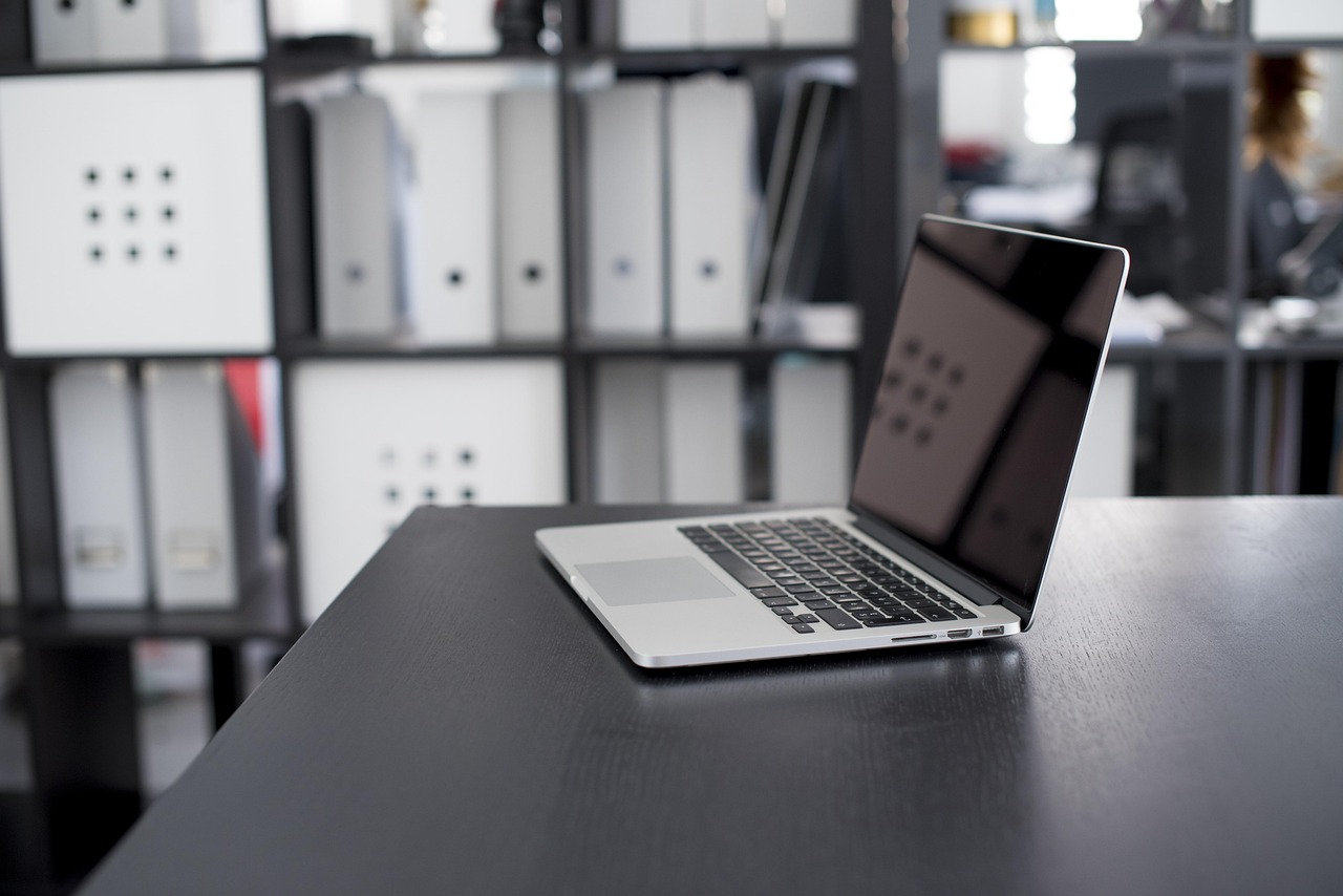 Featured image of post MacBook Ultra Rumors: Apple's First Touchscreen Laptop Nears Launch